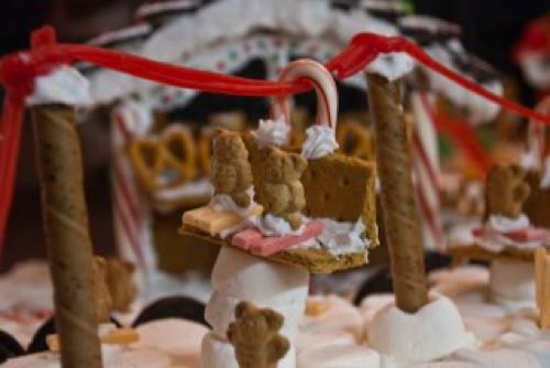 Gingerbread Houses 008